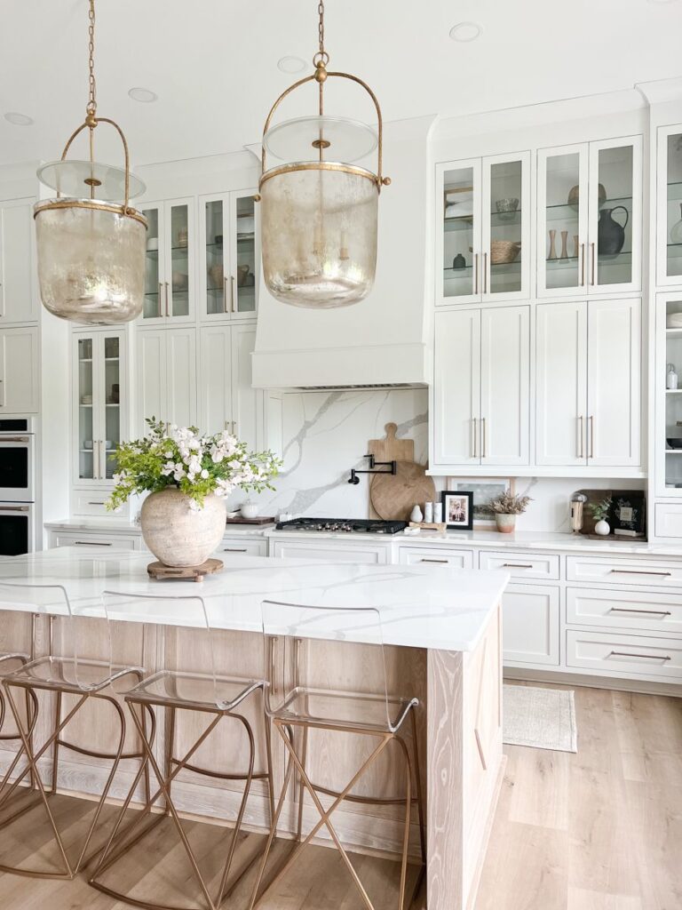 Kitchen Lighting Trends 2023-2024: Modern Lighting Fixtures & Ideas ...