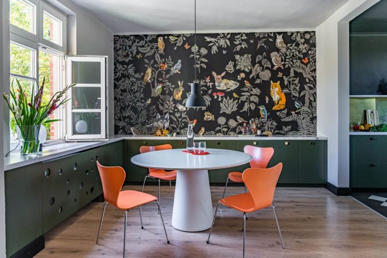 Dining room wall decor: 2022 trends and ideas with photos - Hackrea